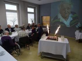 Pokaż zdjęcie: Obchody 104 urodzin mieszkanki Domu Pomocy Społecznej w Odolanowie