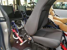 Pokaż zdjęcie: Nowe pojazdy do przewozu osób niepełnosprawnych dla jednostek z powiatu nyskiego