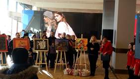 Pokaż zdjęcie: Uroczystość otwarcia wystawy „Gdy w sercu kwitnie muzyka" w Centrum Handlowym Avenida w Poznaniu