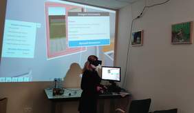 Pokaż zdjęcie: Testowanie wirtualnych gogli w Oddziale Małpopolskim PFRON