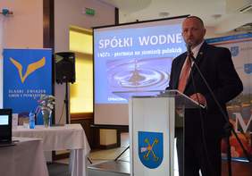 Pokaż zdjęcie: Prezentacja Dyrektora Powiatowego Związku Spółek Wodnych w Lublińcu