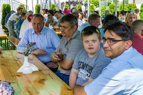 Pokaż zdjęcie: Uczestnicy pikniku w Jarosławiu 