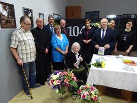 Pokaż zdjęcie: Obchody 104 urodzin mieszkanki Domu Pomocy Społecznej w Odolanowie