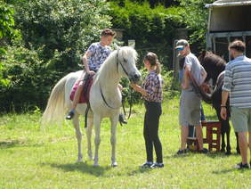 Pokaż zdjęcie: Podczas pikniku można było skorzystać z jazdy konnej