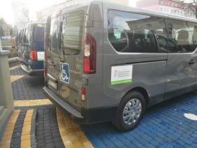 Pokaż zdjęcie: Nowe pojazdy do przewozu osób niepełnosprawnych dla jednostek z powiatu nyskiego