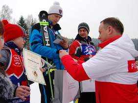 Pokaż zdjęcie: Prezydent Andrzej Duda podczas wręczania nagród zawodnikom
