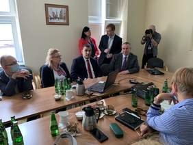 Pokaż zdjęcie: Debata w Pomorskim Urzędzie Wojewódzkim z udziałem Ministra Pawła Wdówika. 