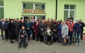 Pokaż zdjęcie: Uczestnicy uroczystości otwarcia ZAZ-u w Gładyszowie