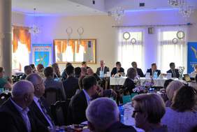 Pokaż zdjęcie: Uczestnicy Konwentu Burmistrzów i Wójtów śląskiego Związku Gmin i Powiatów
