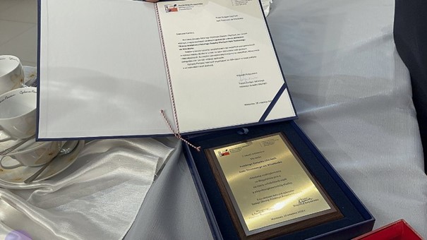 List gratulacyjny oraz tablica grawerowana z gratulacjami dla Koła Terenowego PZG