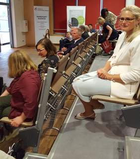 Pokaż zdjęcie: uczestnicy konferencji