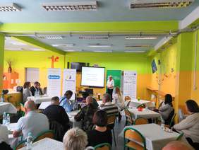 Pokaż zdjęcie: Prelekcja prowadzona przez pracownika Oddziału Śląskiego PFRON Teresę Saczuk w Sosnowcu