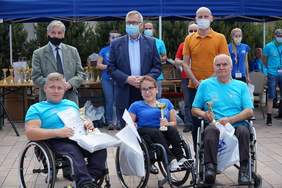 Pokaż zdjęcie: Zwycięzcy z nagrodami