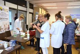 Pokaż zdjęcie: Stoisko PWSZ w Nowym Sączu