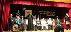 Pokaż zdjęcie: Uroczyste obchody Światowego Dnia Osób Niepełnosprawnych w Końskowoli