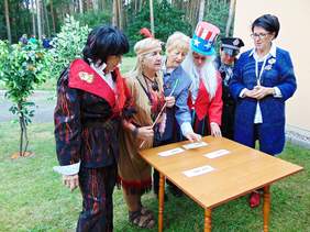 Pokaż zdjęcie: Uczestnicy XV Festynu Integracyjnego „Barierom Stop" w Lisówkach