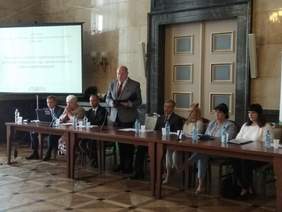 Pokaż zdjęcie: Powitanie uczestników konferencji przez Wicewojewodę Śląskiego Jana Chrząszcza
