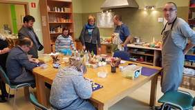 Pokaż zdjęcie: Pracownia świeczek w WTZ Fundacji L`Arche w Śledziejowicach