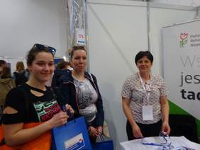 Pokaż zdjęcie: stoisko Oddziału Łódzkiego PFRON oraz uczestniczki targów