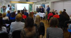 Pokaż zdjęcie: powitanie uczestników przez Małgorzatę Pyka  Z-cę Dyrektora Wydziału Rodziny i Polityki Społecznej UW w Łodzi