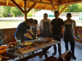 Pokaż zdjęcie: Uczestnicy spotkania w Radawie w ramach "Zajęć klubowych w WTZ"