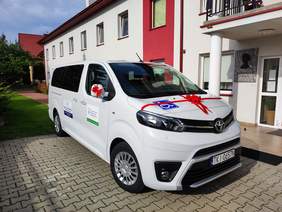 Pokaż zdjęcie: Nowy bus dla potrzebujących w Pierzchnicy 