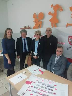 Pokaż zdjęcie: Uczestnicy Integracyjnego Festiwalu Nauki w Koninie o tematyce zwycięskiego Powstania Wielkopolskiego