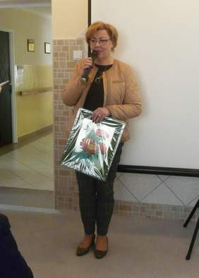 Pokaż zdjęcie: Dyrektor Marta Mordarska podczas Jubileuszu DPS w Gorlicach 