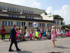 Uczniowie Zespołu Szkolno-Przedszkolnego z Oddziałami Integracyjnymi w Orłach świętują Dzień Dziecka