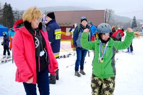 Pokaż zdjęcie: Marta Mordarska - dyrektor Małopolskiego Oddziału PFRON oraz Agnieszka Kociołek - Stowarzyszenie "Tęcza"