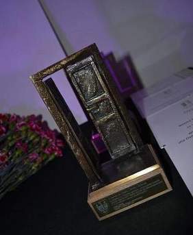 Pokaż zdjęcie: Statuetka dla zwycięzców Konkursu „Wielkopolska Otwarta dla Osób z Niepełnosprawnościami"