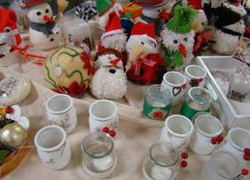 Pokaż zdjęcie: Kiermasz bożonarodzeniowy uczestników Warsztatów Terapii Zajęciowej z Rydzyny