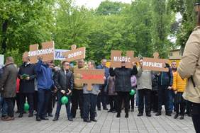 Pokaż zdjęcie: uczestnicy marszu w Zgierzu : Ku Niezależnemu i Godnemu życiu