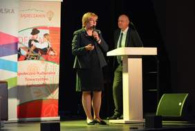 Pokaż zdjęcie: Marta Mordarska, Dyrektor Małopolskiego Oddziału PFRON prezentuje założenia Programu "Dostępność Plus" podczas Salonu Przemysłu Turystycznego w Krynicy-Zdrój