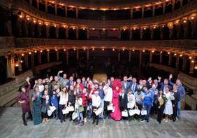 Pokaż zdjęcie: Organizatorzy i uczestnicy IV Małopolskiego Dnia Osób Niepełnosprawnych