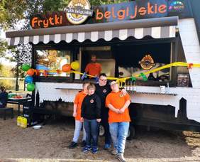 Pokaż zdjęcie: Agnieszka, Karolina, Bartek i Krystian na otwarciu 