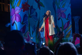 Pokaż zdjęcie: Patrycja Błach – w utworze „Lubię wracać tam, gdzie byłem już”