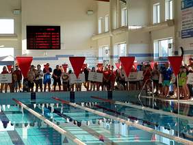 Zawodnicy z placówek ształcenia specjalnego biorący udział w mityngu