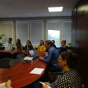 Pokaż zdjęcie: Szkolenie poprowadził p. Marcin Wrona, który na co dzień współpracuje z pracodawcami zatrudniającymi osoby z niepełnosprawnościami