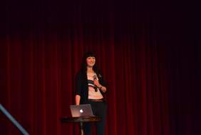 Pokaż zdjęcie: Prelekcję dotyczącą radzenia sobie ze stresem  wygłosiła Karolina Filipowicz-Winczura