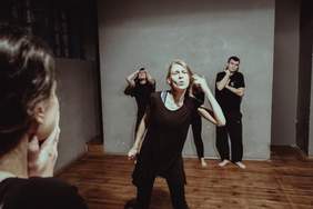 Pokaż zdjęcie: Afisz przedstawienia "Wojna w niebie"