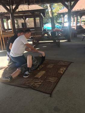 Zajęcia rehabilitacyjne na matach