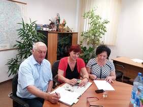 Od lewej: Zygmunt Kruszyński - starosta grajewski, Grażyna Bogdańska - wz. dyrektora Oddziału Podlaskiego PFRON,  Alicja Rutkowska - wicestarosta grajewski