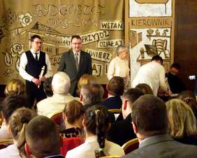 Podczas przedstawienia - aktorzy i widownia