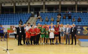 Pokaż zdjęcie: Przedstwiciele zwycięskich drużyn