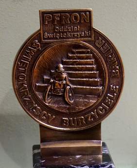 Pokaż zdjęcie: Statuetka Świętokrzyski Burzyciel Barier im. Anny Sowy