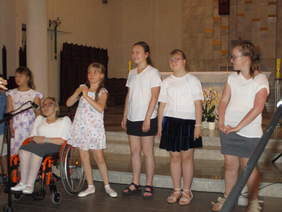 Pokaż zdjęcie: Uczestnicy festiwalu piosenki religijnej.