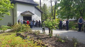 Uczestnicy obchodów Powiatowego Dnia Godności Osób Niepełnosprawnych powiatu Leskiego