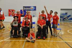 Pokaż zdjęcie: Prezentacja drużyn podczas ceremonii otwarcia Europejskich zawodów Bocci w Poznaniu