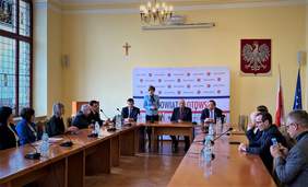 Pokaż zdjęcie: Spotkanie promujące programy PFRON zorganizowane w Starostwie Powiatowym w Złotowie z inicjatywy Anny Skupień, dyrektor Oddziału Wielkopolskiego PFRON